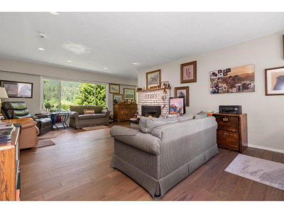 236 WATER Avenue | Hope British Columbia | Slide Image Nine