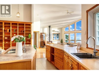 37189 SCHOONER Way | Pender Island British Columbia | Slide Image Nine