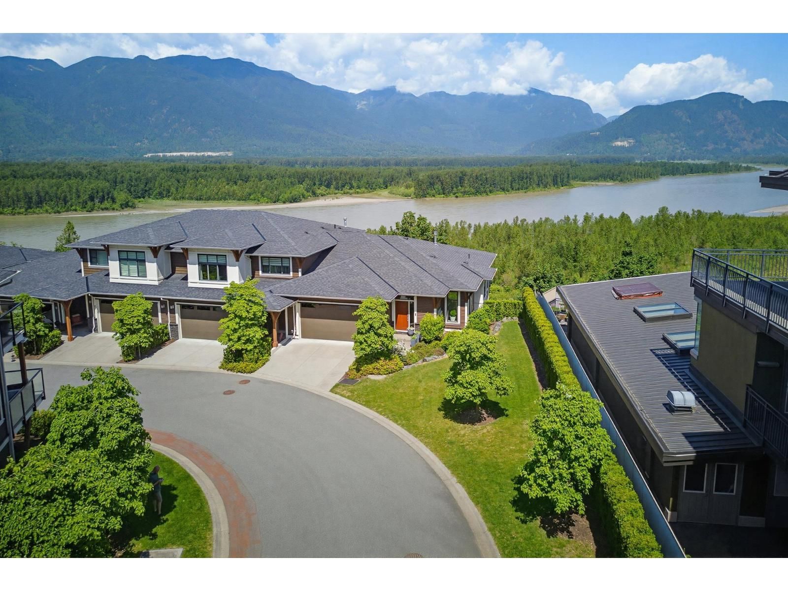 43685 CHILLIWACK MOUNTAIN Road, Chilliwack, British Columbia V2R 0X5