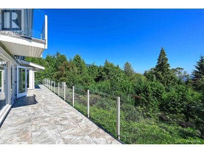 1444 SANDHURST Place | West Vancouver British Columbia | Slide Image Thirty-two