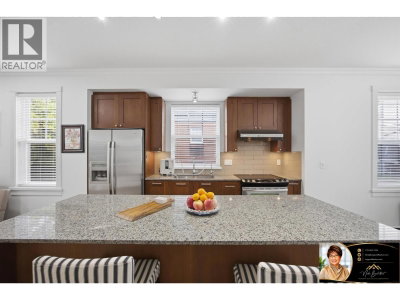 688 EDGAR Avenue | Coquitlam British Columbia | Slide Image Eight
