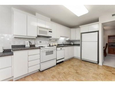 32330 SOUTH FRASER Way | Abbotsford British Columbia | Slide Image Twelve