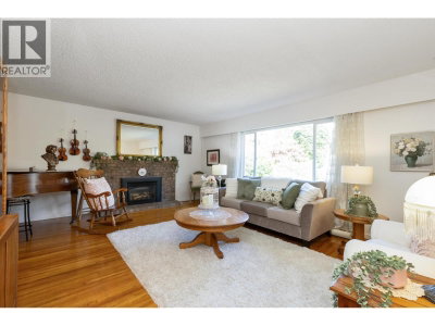 160 HARVARD Drive | Port Moody British Columbia | Slide Image Three