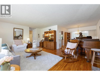 160 HARVARD Drive | Port Moody British Columbia | Slide Image Six
