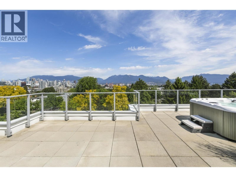 379 BROADWAY Vancouver British Columbia, V5T 1W6 - 2 Bedrooms Condo For Sale