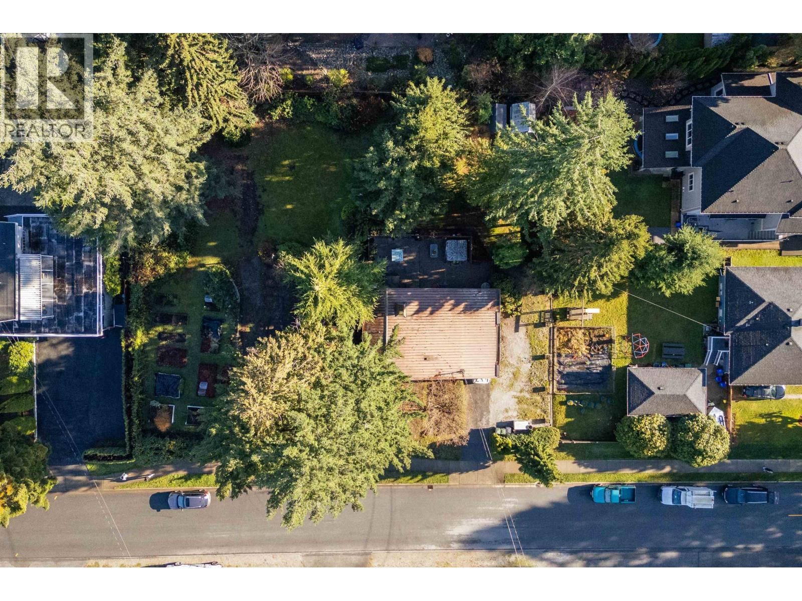 655 MACINTOSH Street, Coquitlam, British Columbia V3J 4Y4