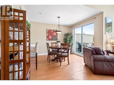 220 NEWPORT Drive | Port Moody British Columbia | Slide Image Twelve