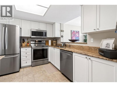 220 NEWPORT Drive | Port Moody British Columbia | Slide Image Sixteen