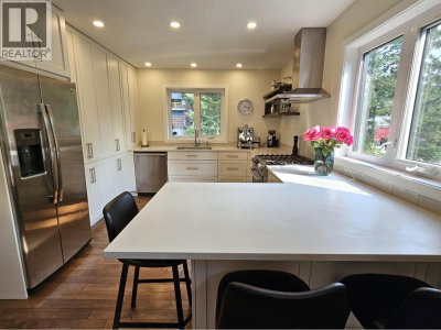 40755 THUNDERBIRD Ridge | Squamish British Columbia | Slide Image Four