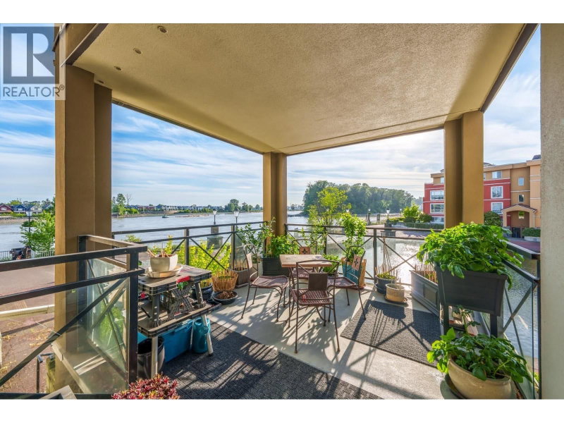 2 RENAISSANCE Square New Westminster British Columbia, V3M 6K3 - 2 Bedrooms Waterfront Condo For Sale