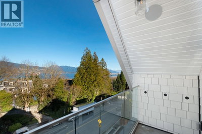 4426 4TH Avenue | Vancouver British Columbia | Slide Image Fourteen