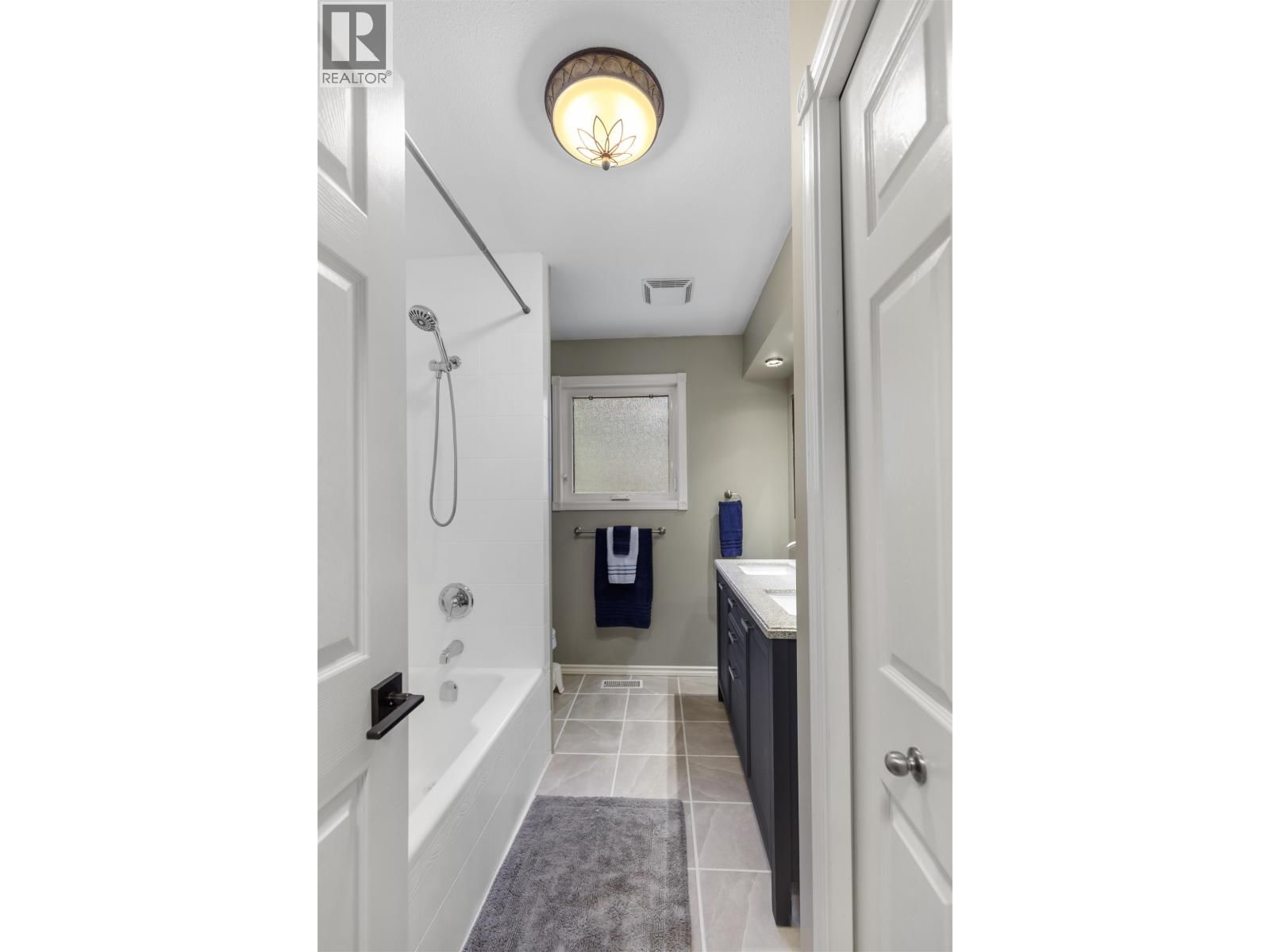 8264 ST JOHN CRESCENT Image 31
