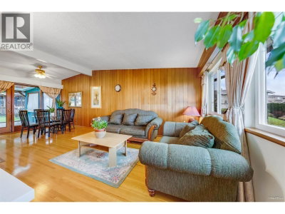 4646 CHARLOTTE Court | Burnaby British Columbia | Slide Image Four