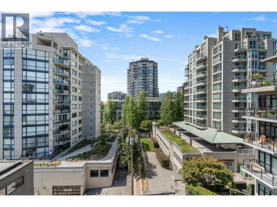 105 2ND Street | North Vancouver British Columbia | Slide Image Twenty-four