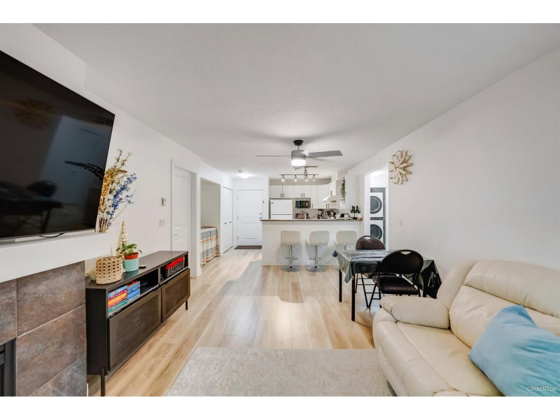 14885 105 Avenue Surrey British Columbia, V3R 2V6 - 2 Bedrooms Condo For Sale