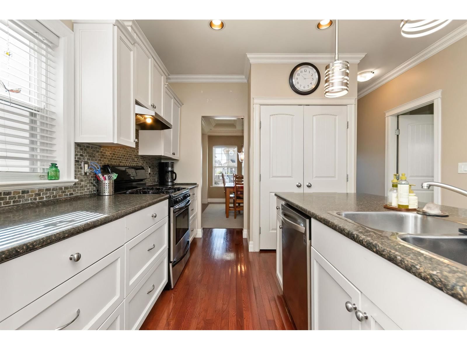 34609 7 AVENUE Image 15
