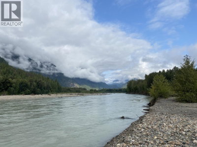 146 DOGHAVEN Lane | Squamish British Columbia | Slide Image Nine