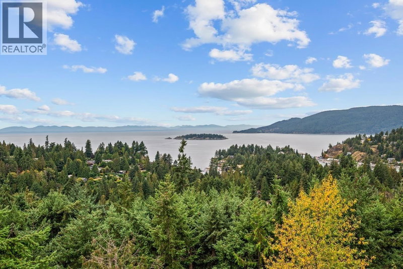 5532 WESTHAVEN Road West Vancouver British Columbia, V7W 3E9 - 5 Bedrooms Home For Sale