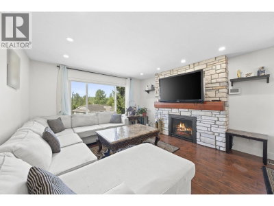 22905 113 Avenue | Maple Ridge British Columbia | Slide Image Three