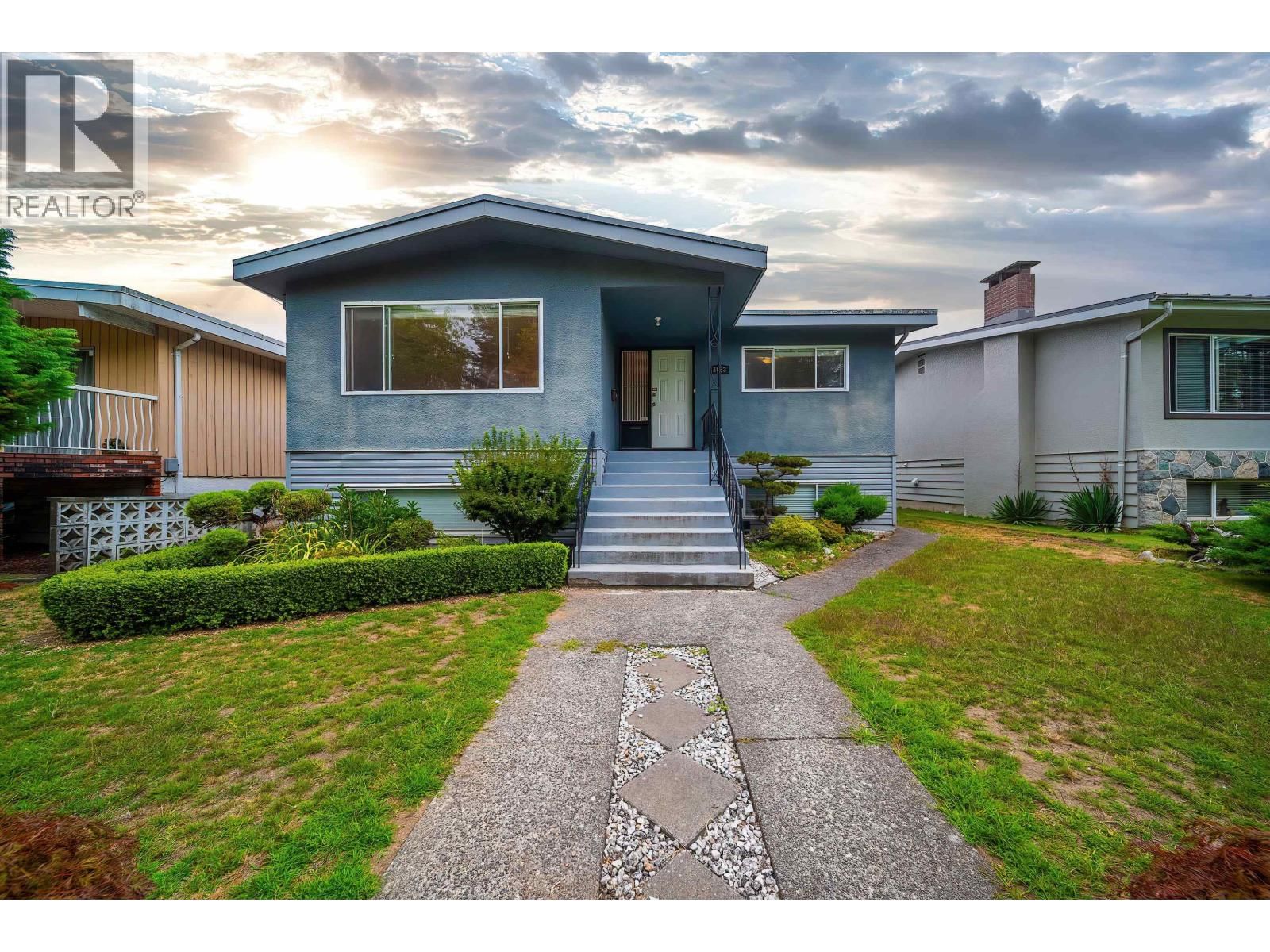 3063 ROSEMONT Drive, Vancouver, British Columbia V5S 2C8