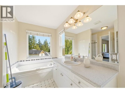 23800 KANAKA Way | Maple Ridge British Columbia | Slide Image Sixteen