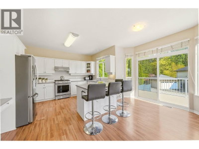 23800 KANAKA Way | Maple Ridge British Columbia | Slide Image Four