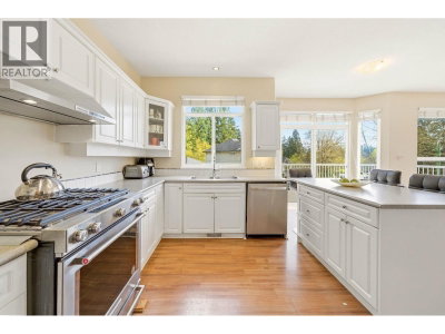 23800 KANAKA Way | Maple Ridge British Columbia | Slide Image Five