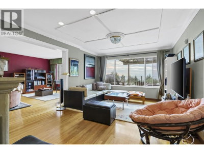 4582 WOODGREEN Court | West Vancouver British Columbia | Slide Image Ten
