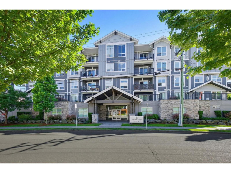 45630 SPADINA Avenue Chilliwack British Columbia, V2P 4C4 - 2 Bedrooms Condo For Sale