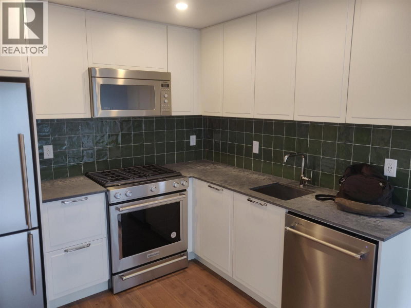 645 COMO LAKE Avenue Coquitlam British Columbia, V3J 0N9 - 2 Bedrooms Condo For Sale