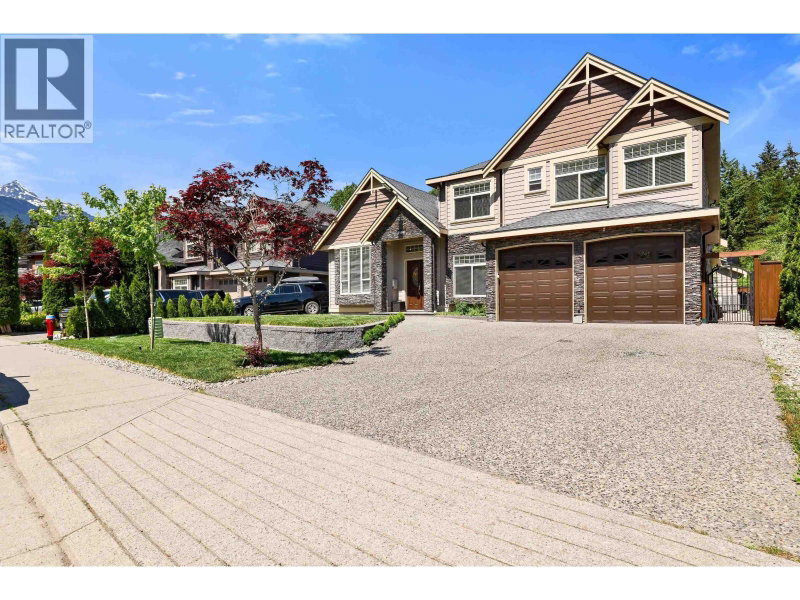 41440 DRYDEN Road Squamish British Columbia, V8B 1H0 - 6 Bedrooms Home For Sale