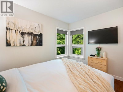 2240 GONDOLA Way | Whistler British Columbia | Slide Image Eleven