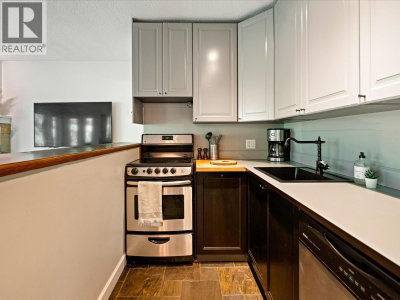 2240 GONDOLA Way | Whistler British Columbia | Slide Image Six