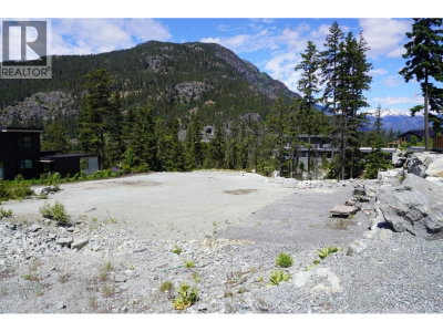 9261 WEDGEMOUNT PLATEAU Drive | Whistler British Columbia | Slide Image Four