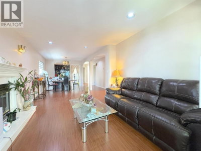 4156 CAMBRIDGE Street | Burnaby British Columbia | Slide Image Eight