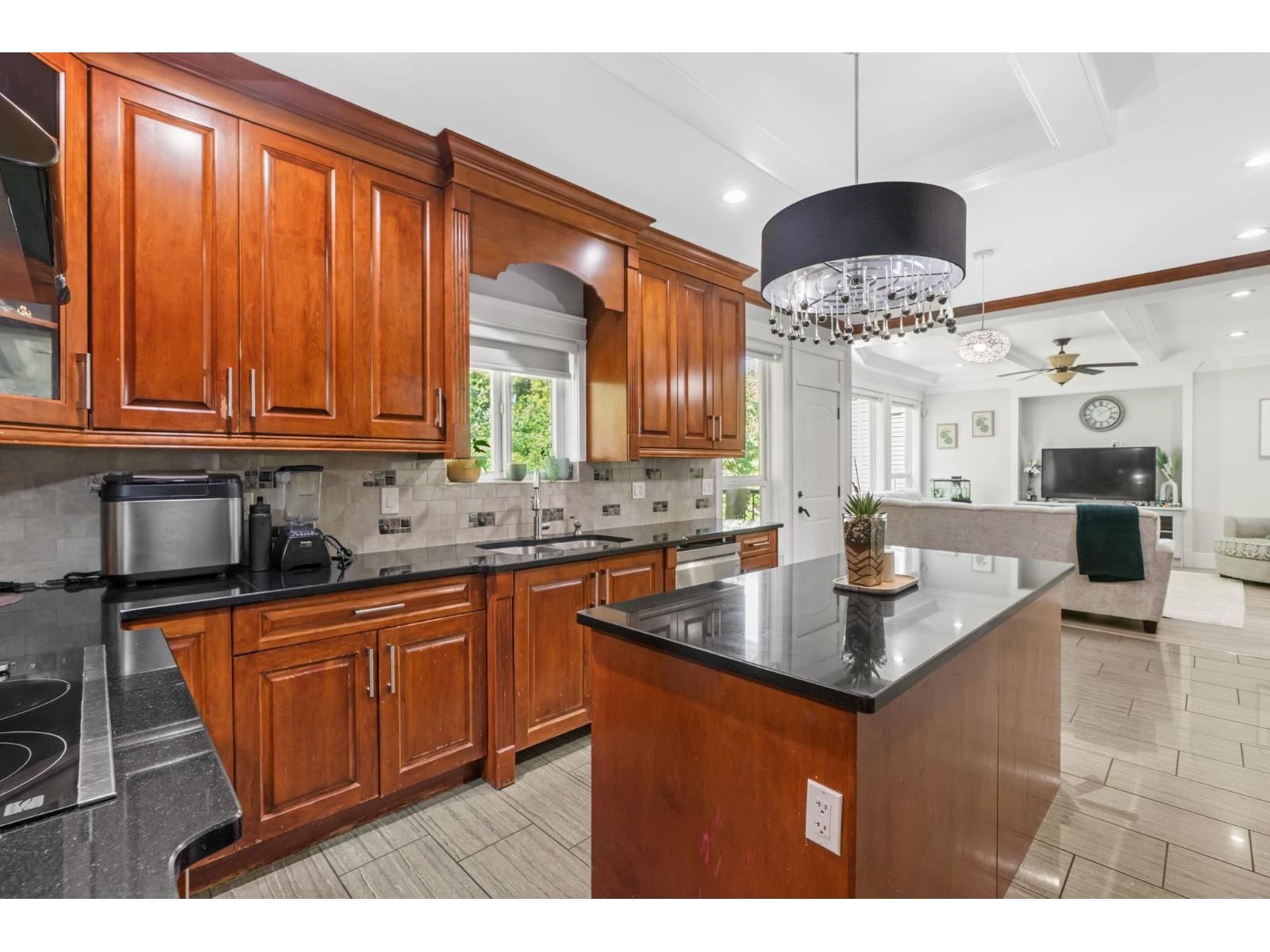 6287 148A STREET Image 5
