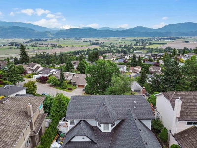 35834 EAGLECREST Drive | Abbotsford British Columbia | Slide Image Four
