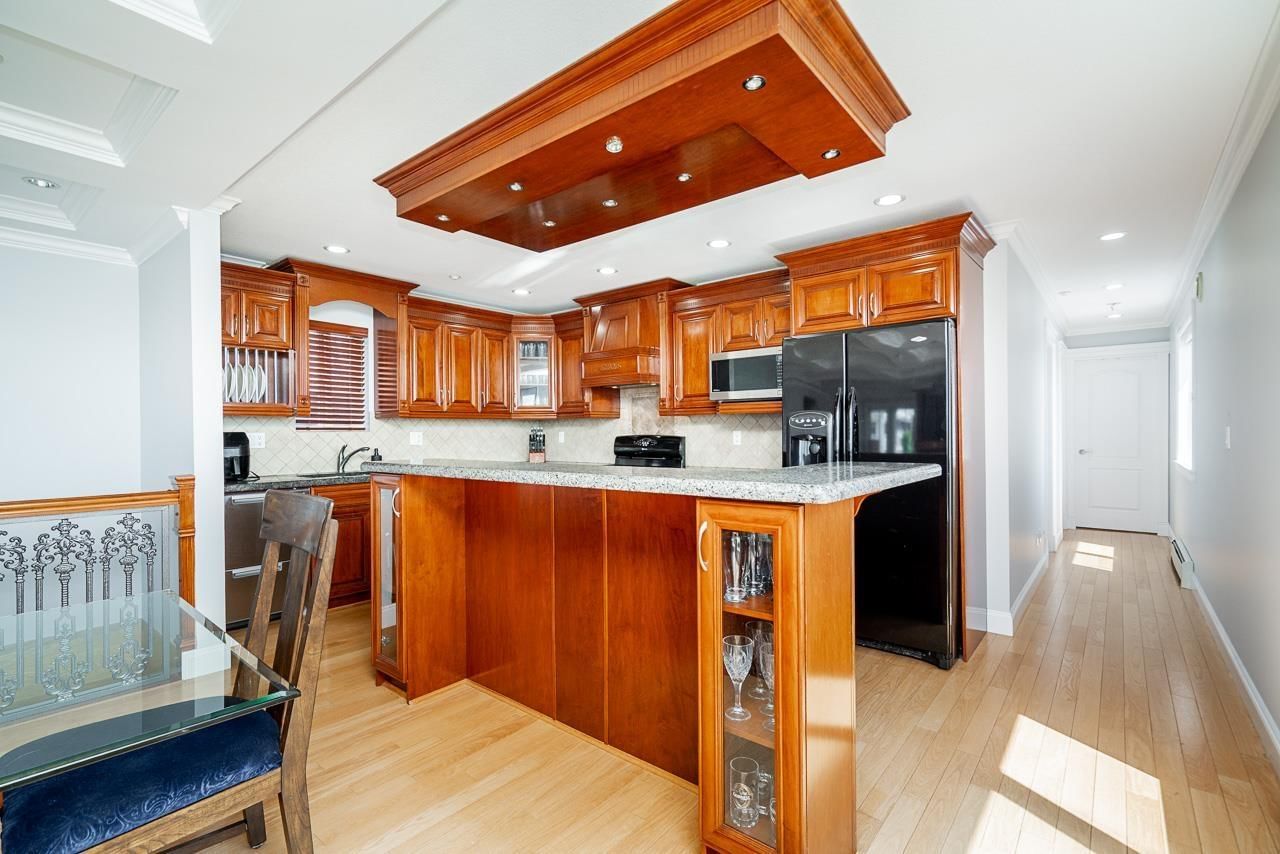 976 PARKER STREET Image 11