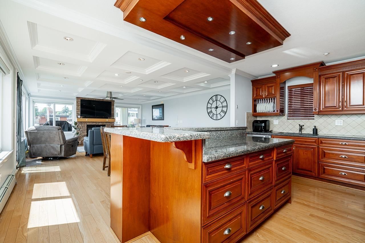 976 PARKER STREET Image 13