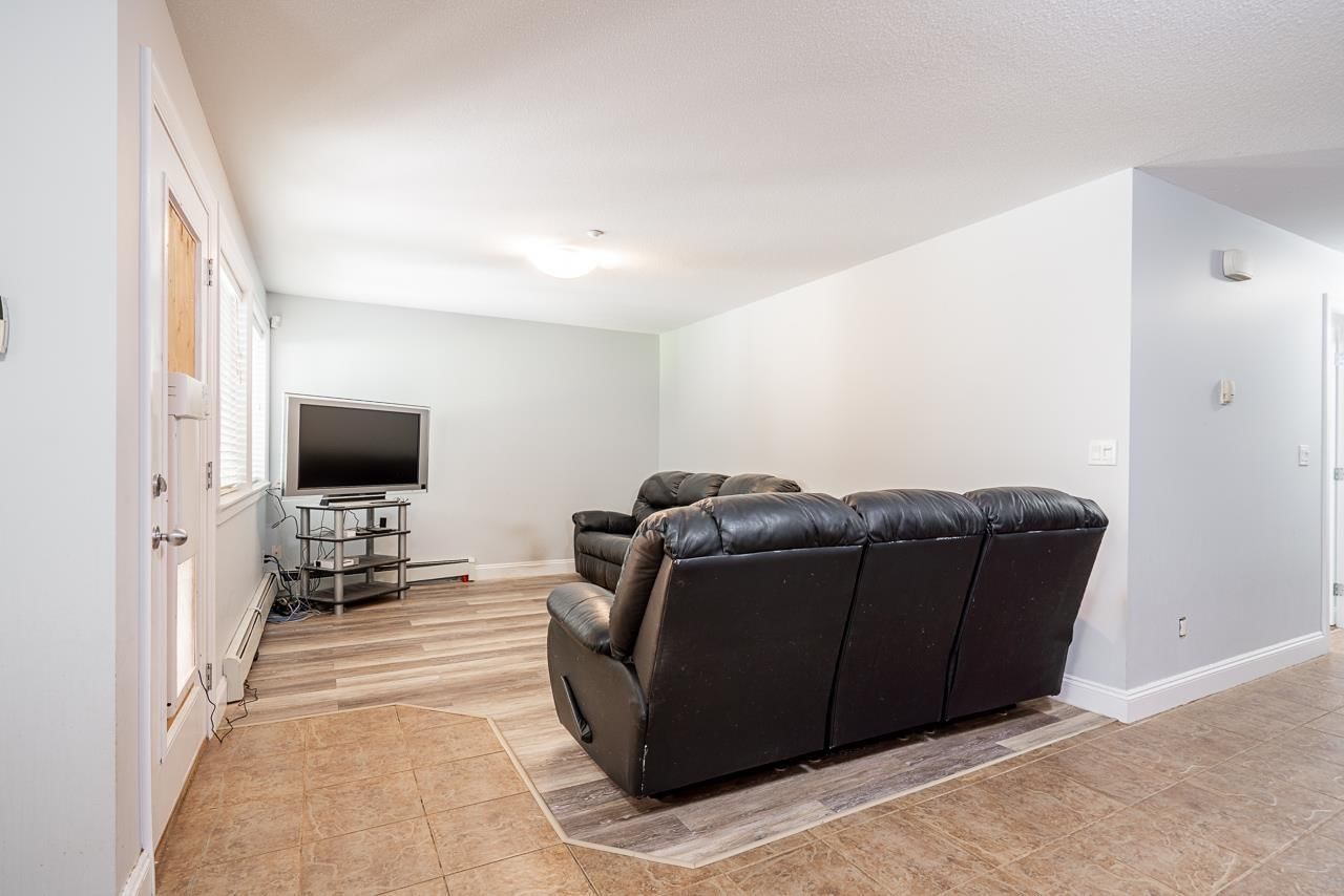 976 PARKER STREET Image 32