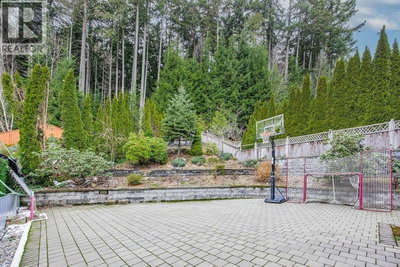 3376 PLATEAU Boulevard | Coquitlam British Columbia | Slide Image Five