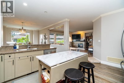 1705 PARKWAY Boulevard | Coquitlam British Columbia | Slide Image Fourteen