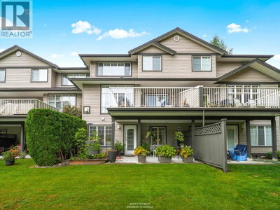 11358 COTTONWOOD Drive | Maple Ridge British Columbia | Slide Image Three