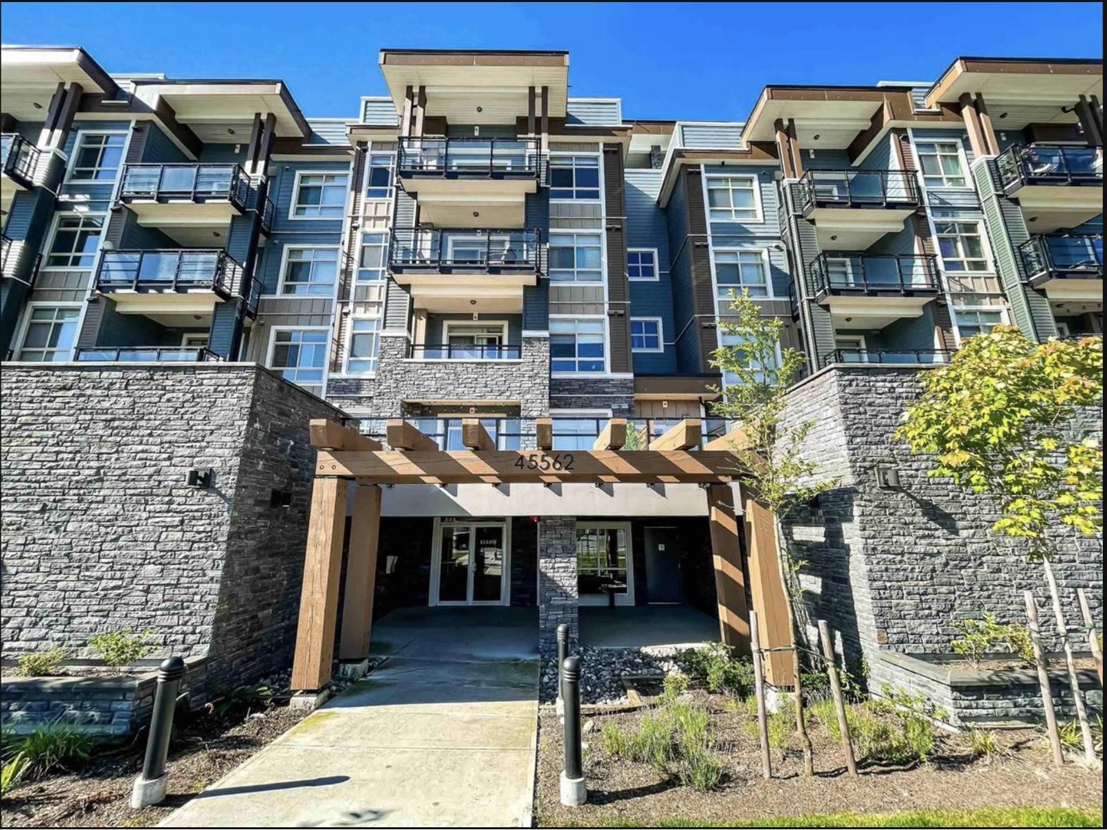 45562 AIRPORT Road, Chilliwack, British Columbia V2P 0J8
