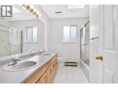 7505 MANZANITA Place | Burnaby British Columbia | Slide Image Nineteen
