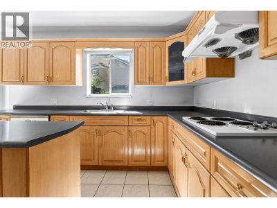 7505 MANZANITA Place | Burnaby British Columbia | Slide Image Seven