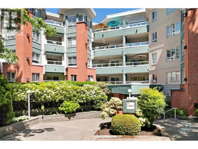128 8TH Street | North Vancouver British Columbia | Slide Image One
