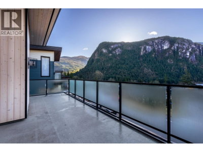 2193 CRUMPIT WOODS Drive | Squamish British Columbia | Slide Image Seventeen