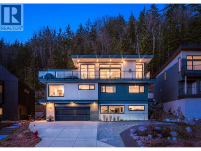 2193 CRUMPIT WOODS Drive | Squamish British Columbia | Slide Image Forty