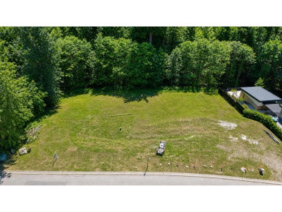 13738 55A Avenue | Surrey British Columbia | Slide Image Nine